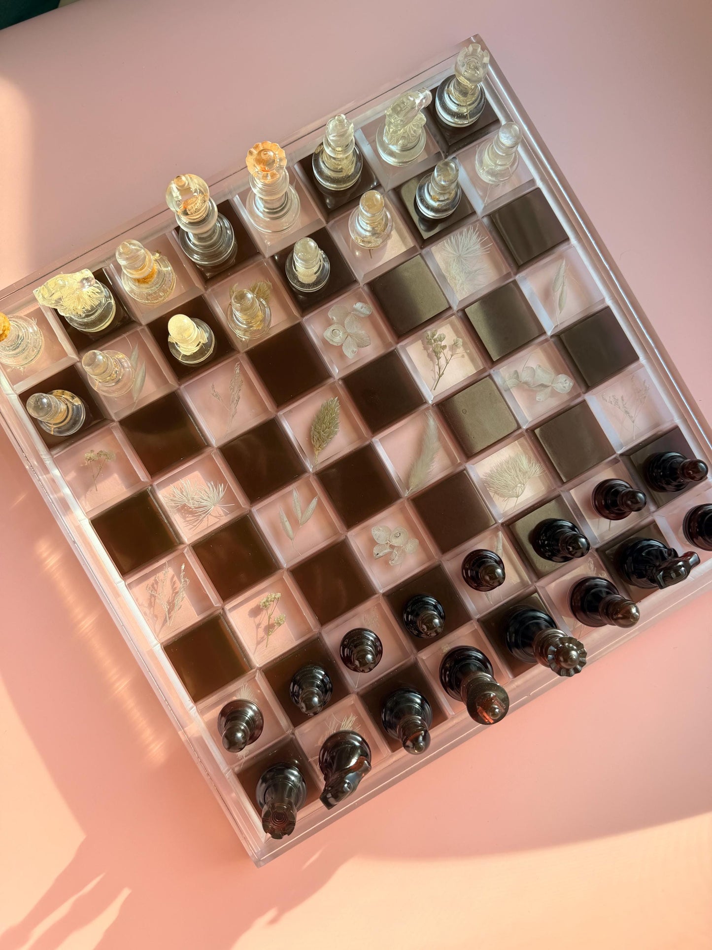 Custom Resin Chess Set with Dried Flowers – Modern Botanical Board, Elegant Decor