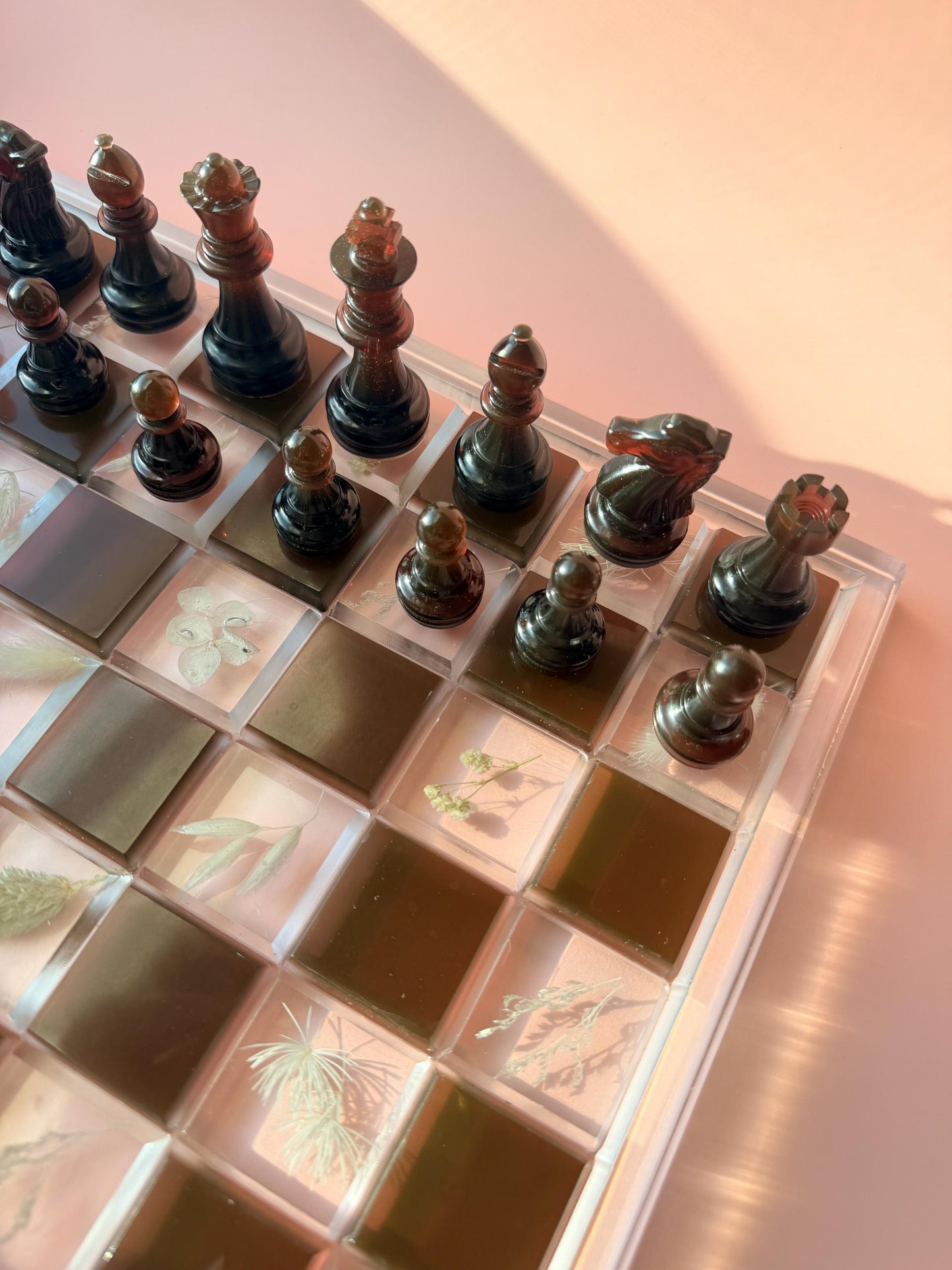 Custom Resin Chess Set with Dried Flowers – Modern Botanical Board, Elegant Decor
