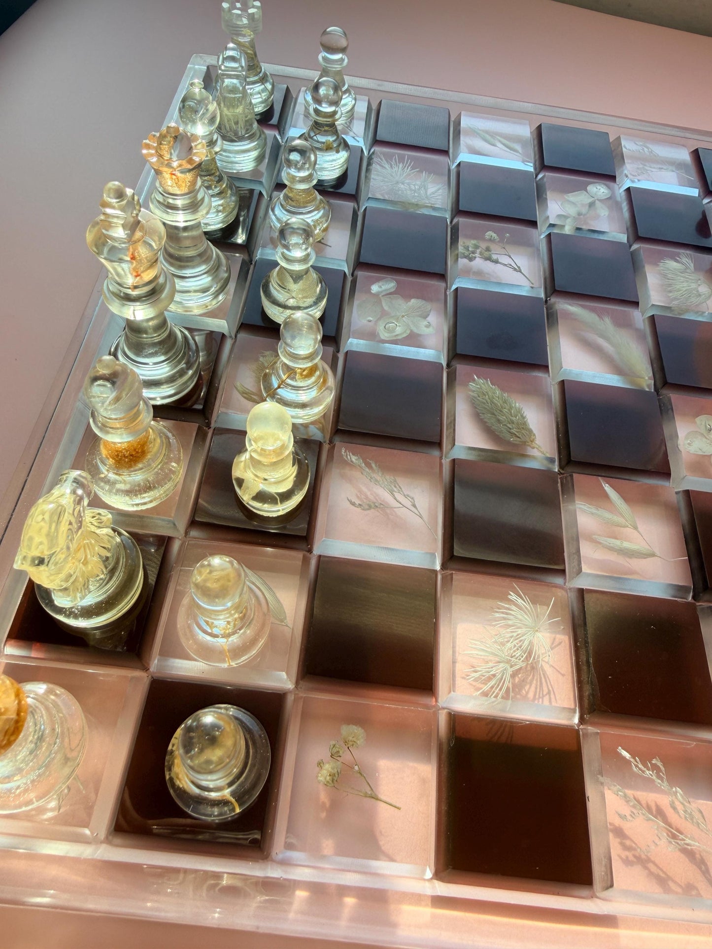 Custom Resin Chess Set with Dried Flowers – Modern Botanical Board, Elegant Decor