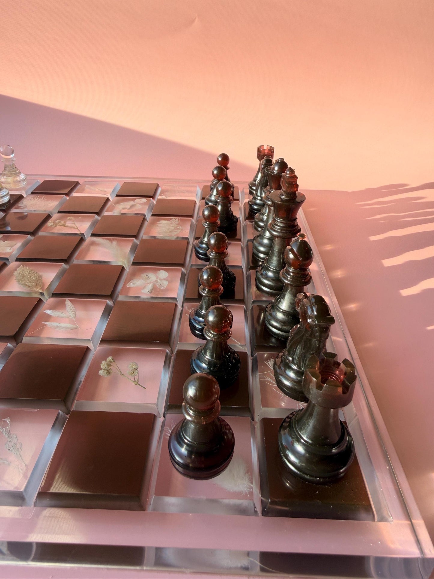 Custom Resin Chess Set with Dried Flowers – Modern Botanical Board, Elegant Decor