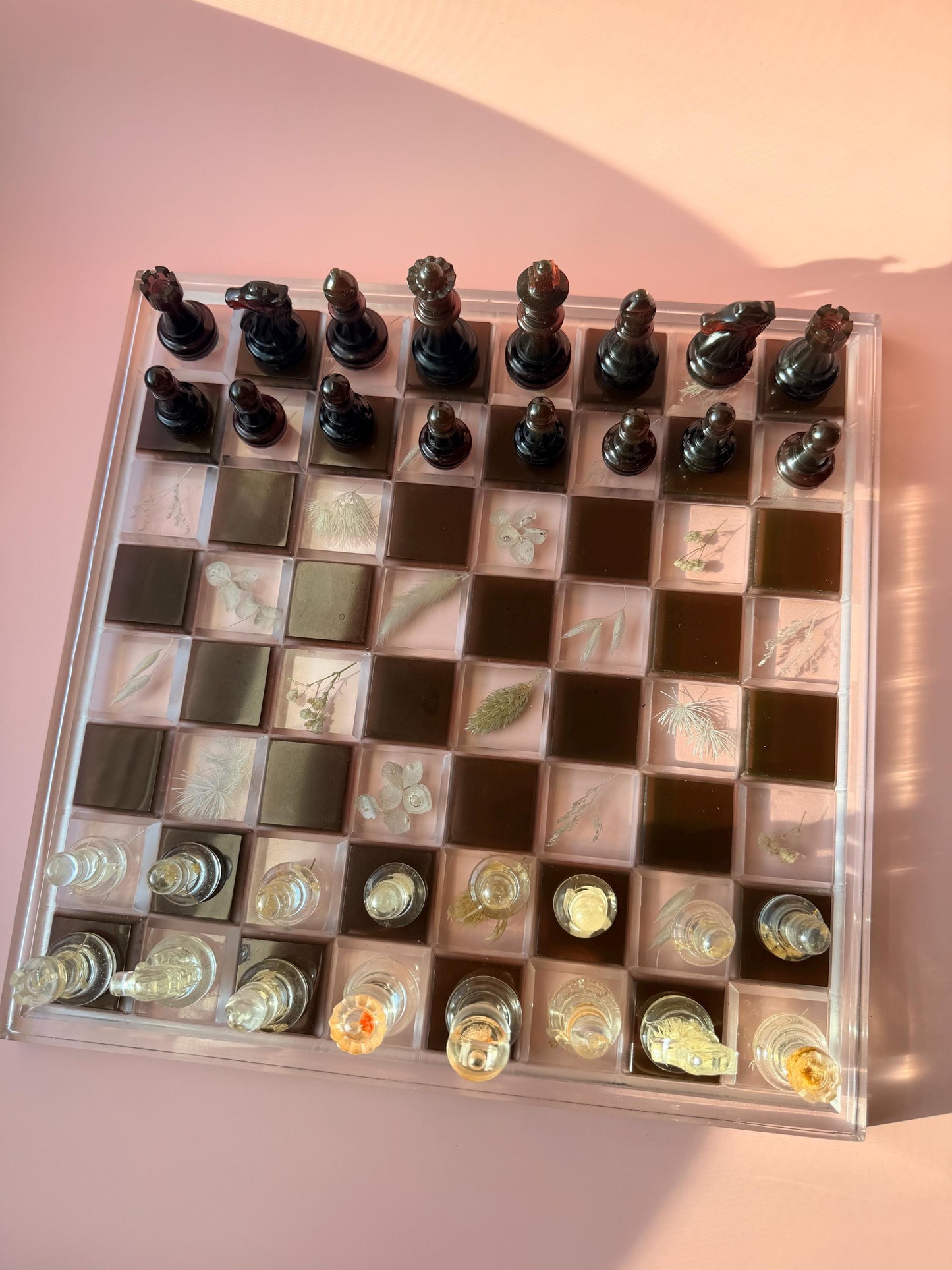Custom Resin Chess Set with Dried Flowers – Modern Botanical Board, Elegant Decor
