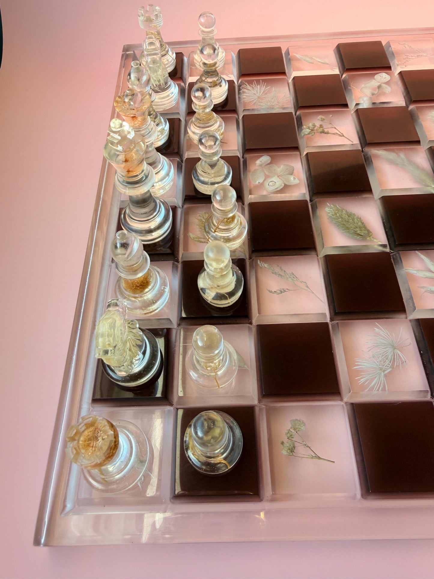 Custom Resin Chess Set with Dried Flowers – Modern Botanical Board, Elegant Decor
