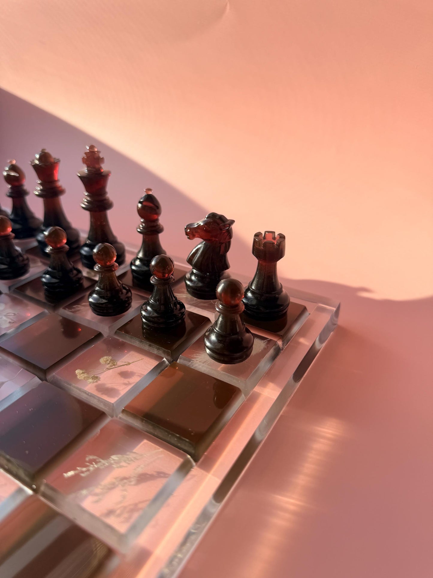 Custom Resin Chess Set with Dried Flowers – Modern Botanical Board, Elegant Decor